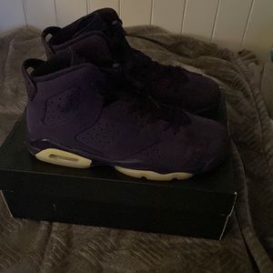 GS Jordan 6 Retro “Purple Dynasty” size 7Y
